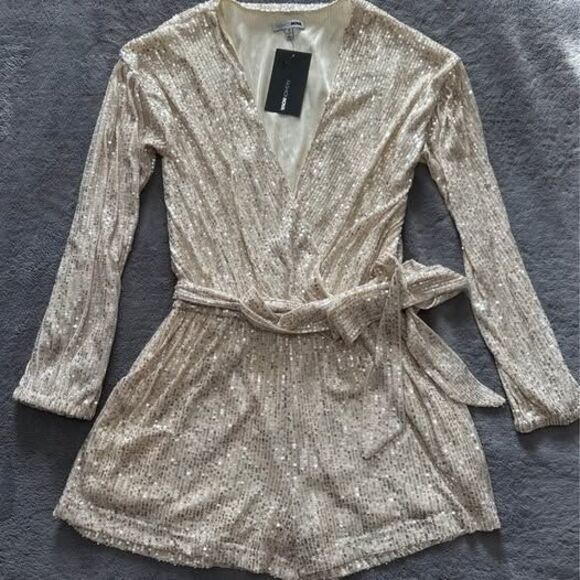 Fashion Nova Pants - NEW Fashion Nova Women’s Diva Gold Shiny Sequin Long Sleeve Romper